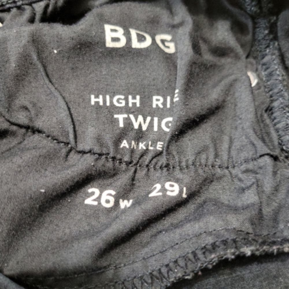 BDG Jeans Size 26 25x26 BDG High Rise Twig Ankle Jeans Stretch Distressed Torn - Picture 4 of 5